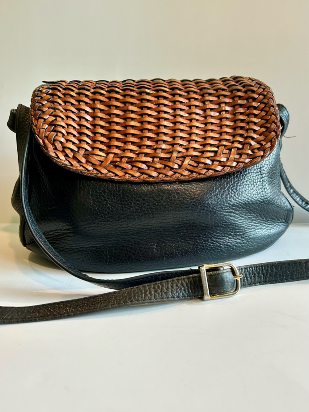 Vintage Giani Bernini 100% Leather Bag with Brown Basketweave Detail